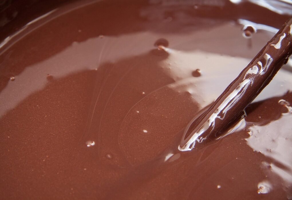 Processo de conchagem do chocolate aveludado