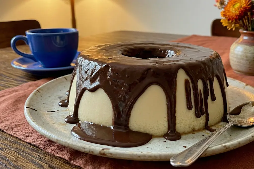 3 sobremesas de Páscoa com chocolate para o almoço de domingo 4 pudim com calda de chocolate