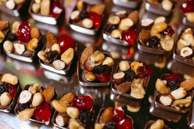 Bombons de natal com frutas secas e nozes